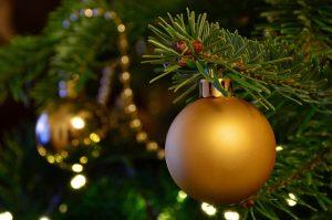 Boules & Christmas Ornaments